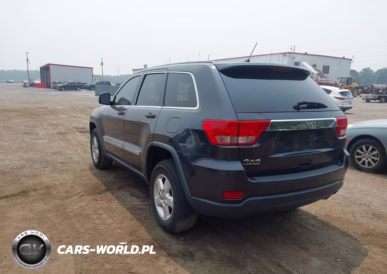 2013 Jeep Grand Cherokee Laredo VIN:1C4RJFAG3DC587608 - 3