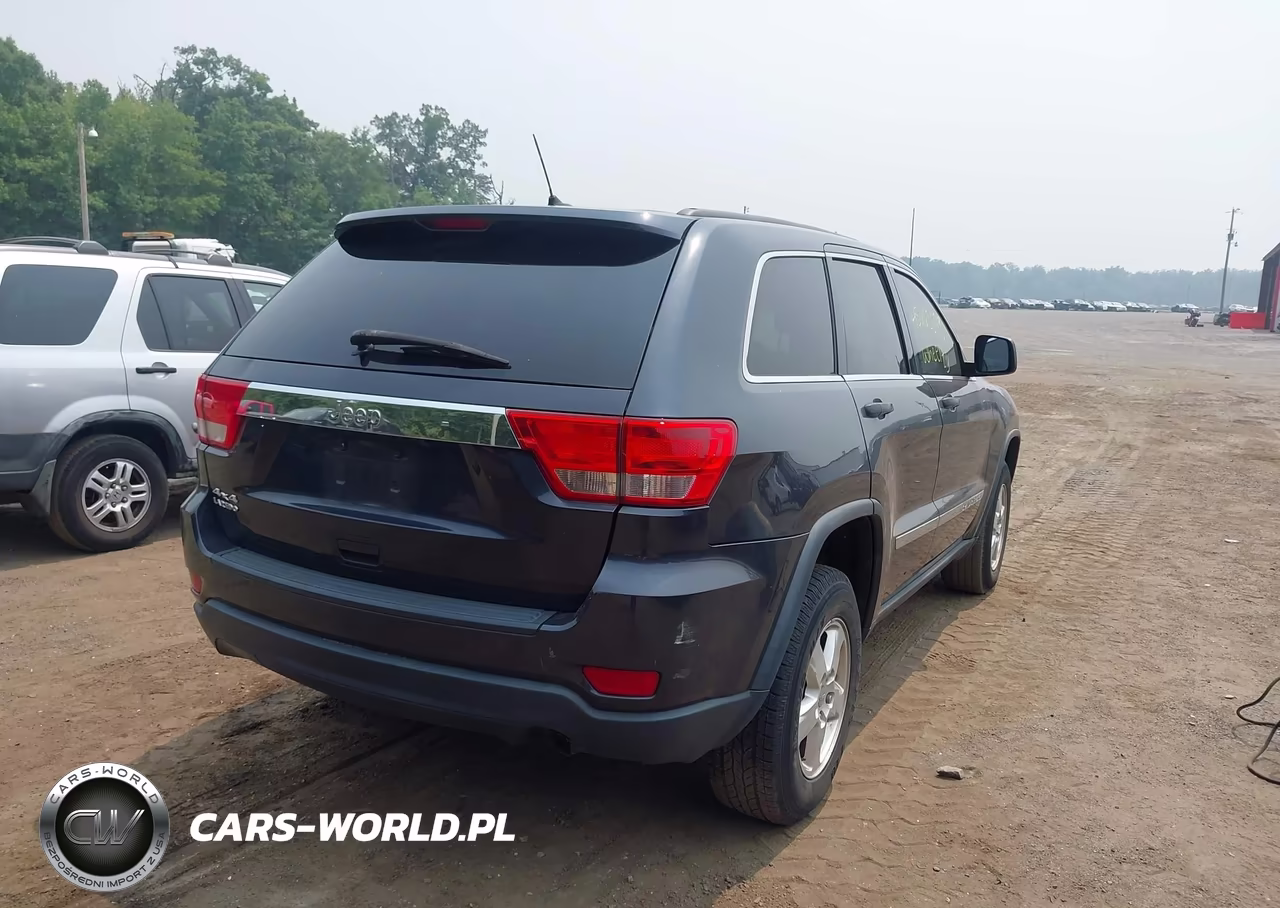 2013 Jeep Grand Cherokee Laredo VIN:1C4RJFAG3DC587608 - 4