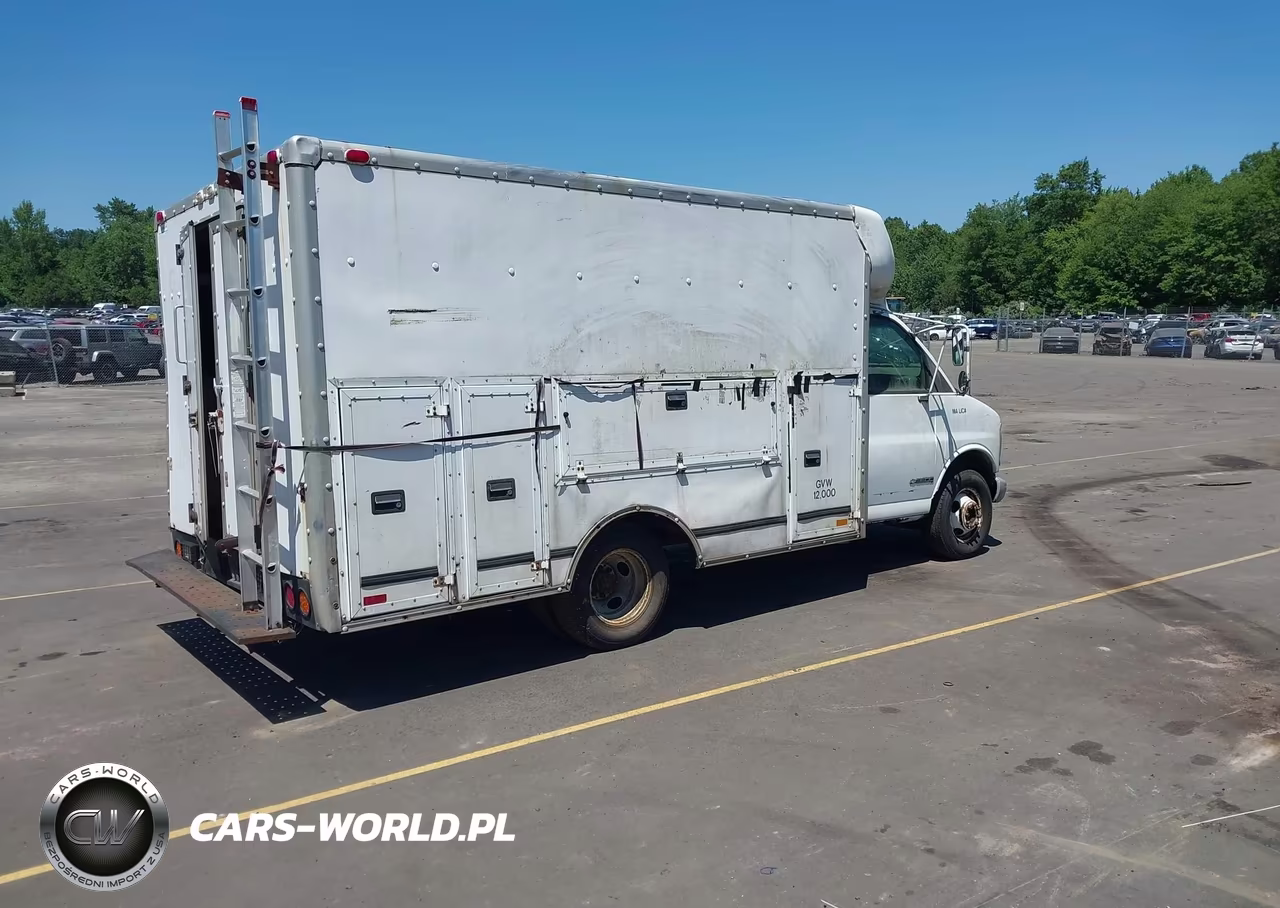 2000 Chevrolet Express Comm Cutaway VIN:1GBJG31R6Y1202723 - 4