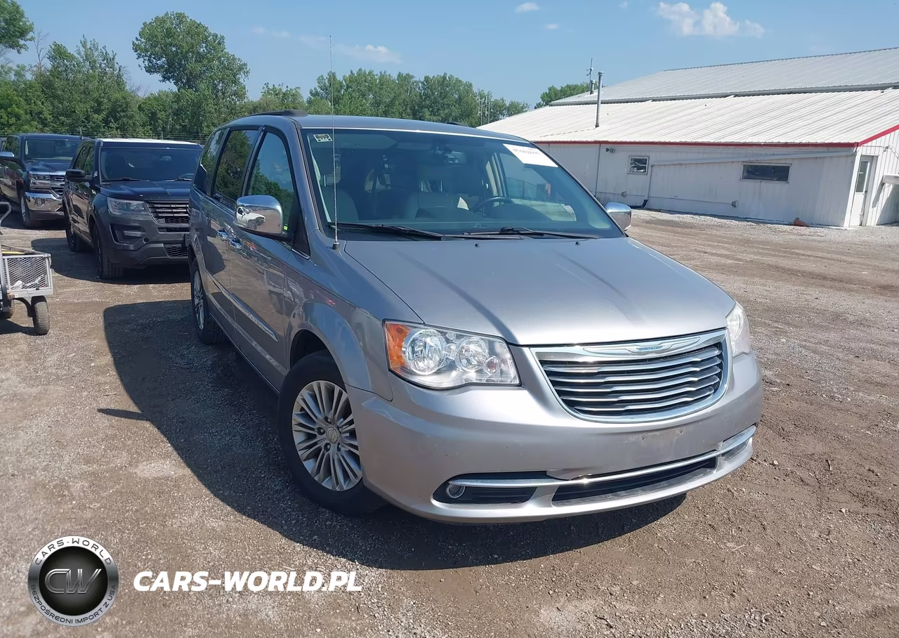 2015 Chrysler Town & Country Touring-L – zdjęcie 1 z 18
