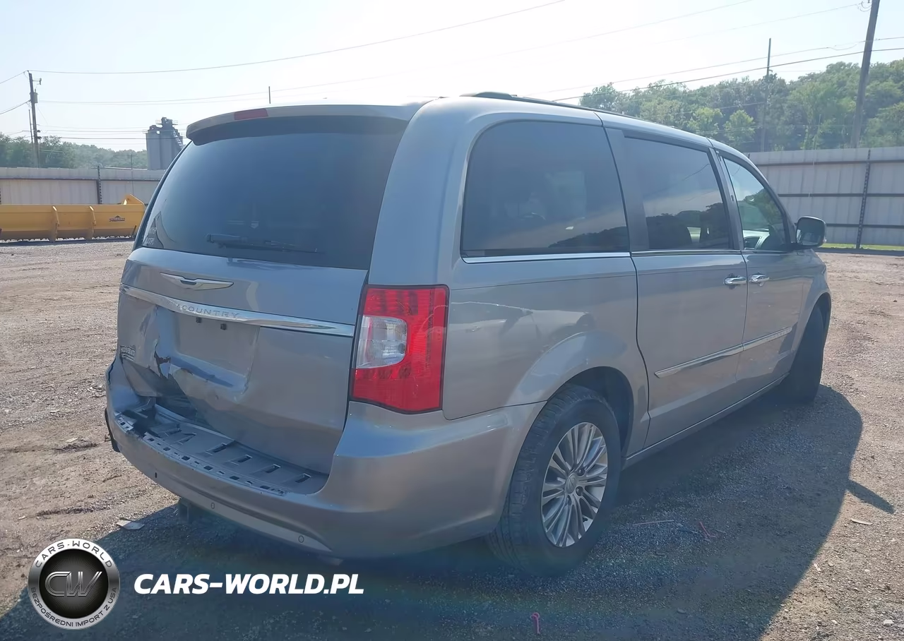 2015 Chrysler Town & Country Touring-L VIN:2C4RC1CGXFR731286 - 4
