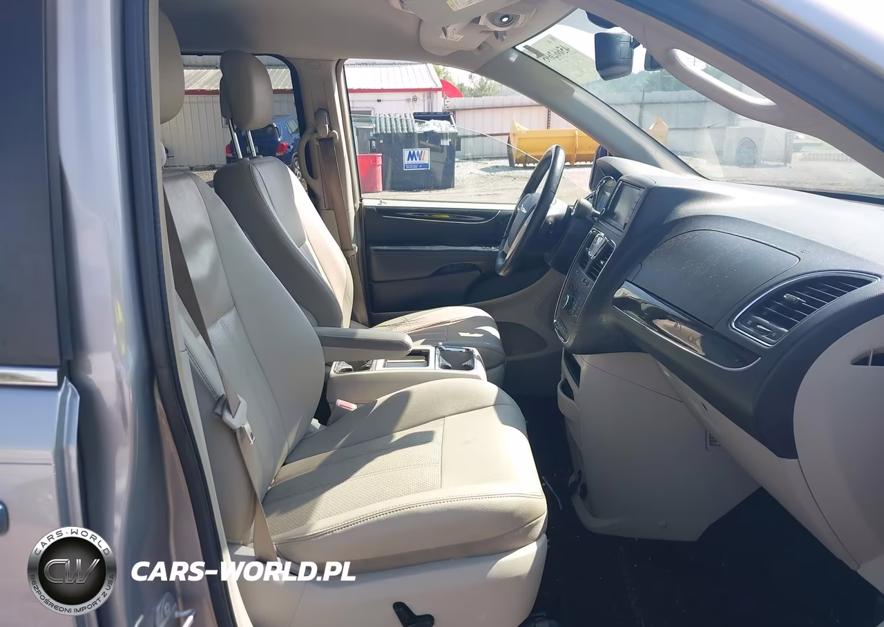 2015 Chrysler Town & Country Touring-L VIN:2C4RC1CGXFR731286 - 5