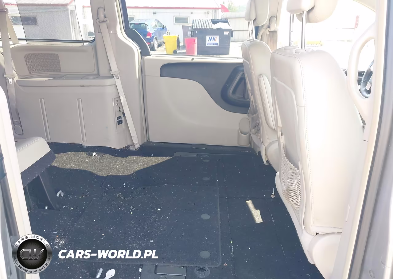 2015 Chrysler Town & Country Touring-L VIN:2C4RC1CGXFR731286 - 8