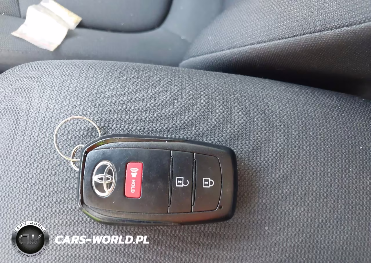 2022 Toyota Corolla Cross Le VIN:7MUBAAAG0NV012327 - 11