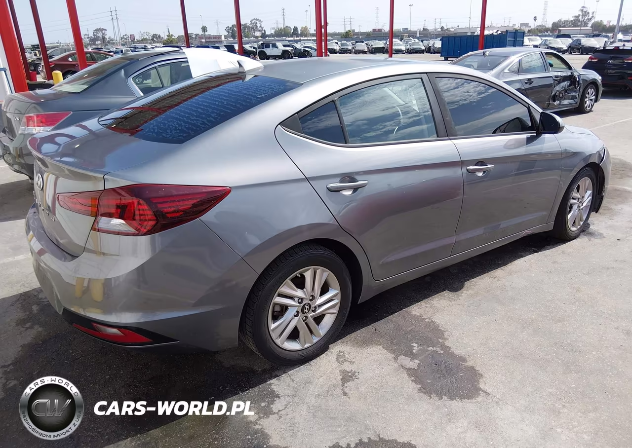 2019 Hyundai Elantra Sel VIN:5NPD84LF4KH415930 - 4