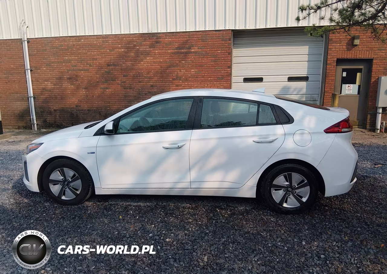 2020 Hyundai Ioniq Hybrid Blue VIN:KMHC65LC7LU220002 - 16