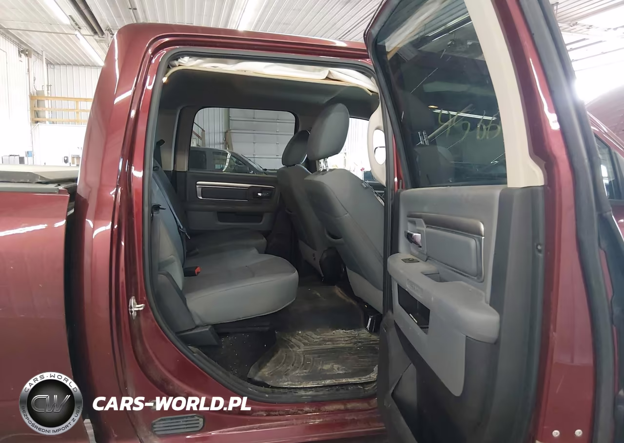 2018 Ram 3500 Big Horn 4X4 6'4 Box VIN:3C63R3DJ1JG249306 - 7