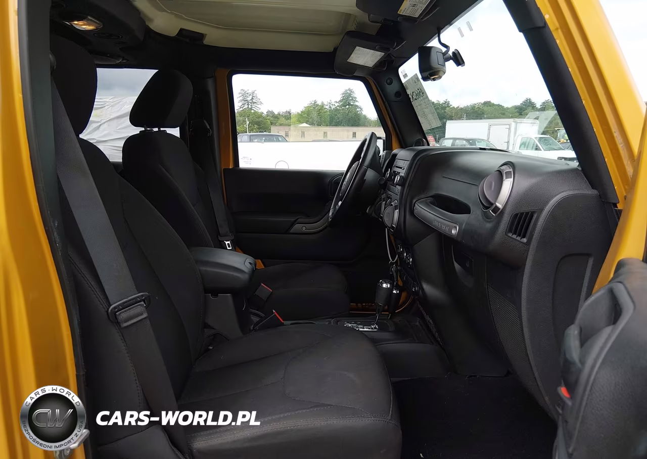 2014 Jeep Wrangler Unlimited Sport VIN:1C4BJWDG1EL316836 - 5
