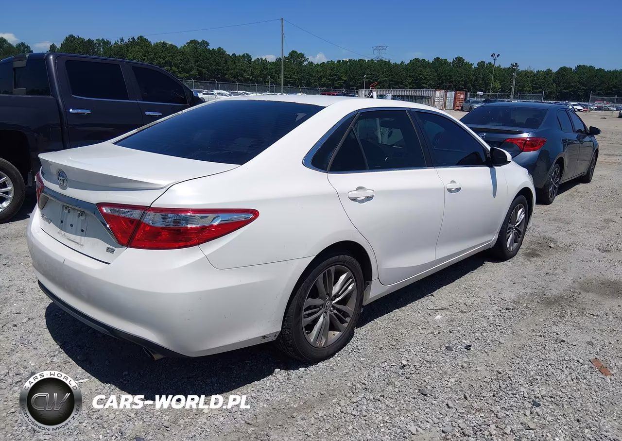 2015 Toyota Camry Se VIN:4T1BF1FK1FU073364 - 4