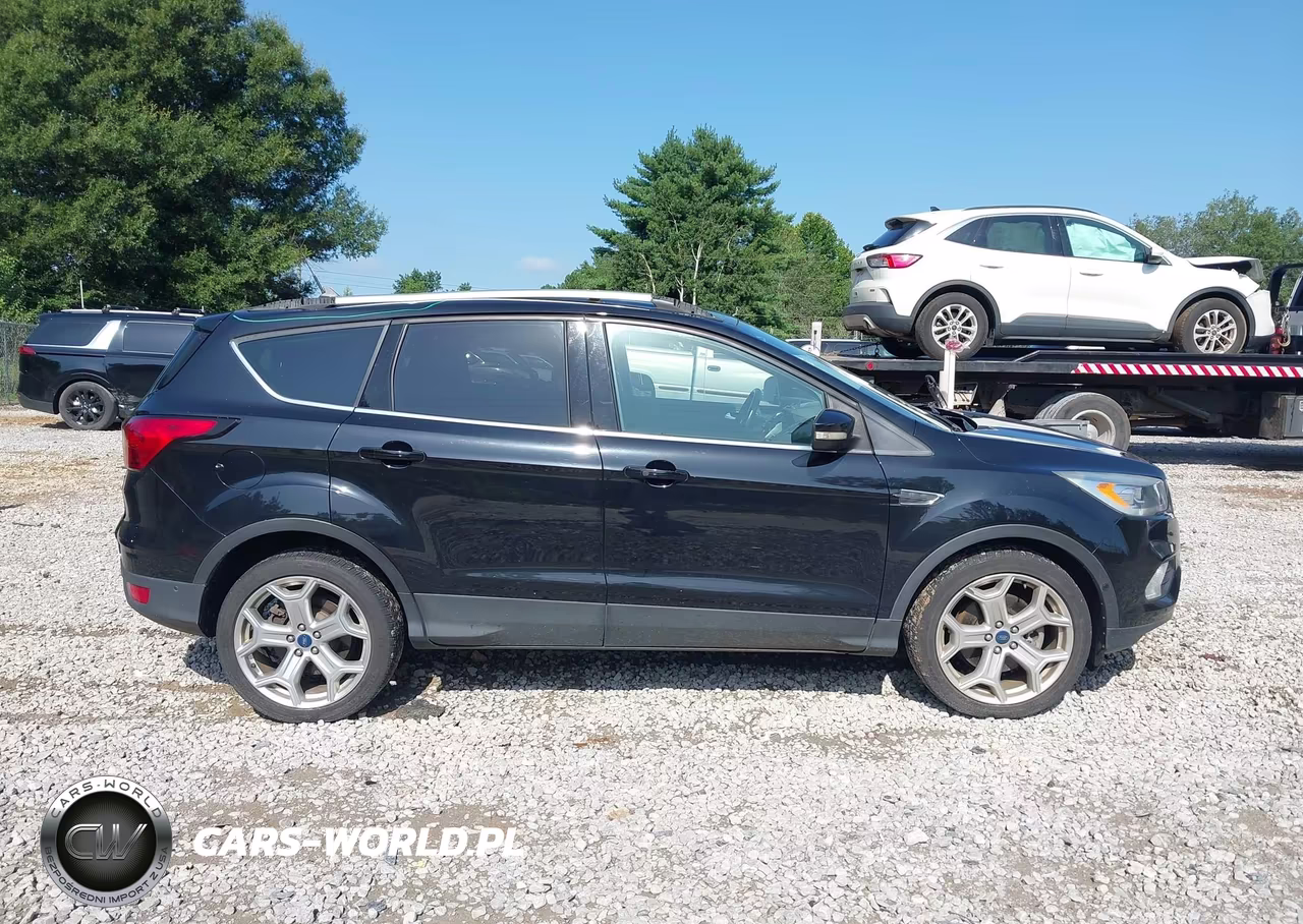 2019 Ford Escape Titanium VIN:1FMCU0J99KUA67833 - 13