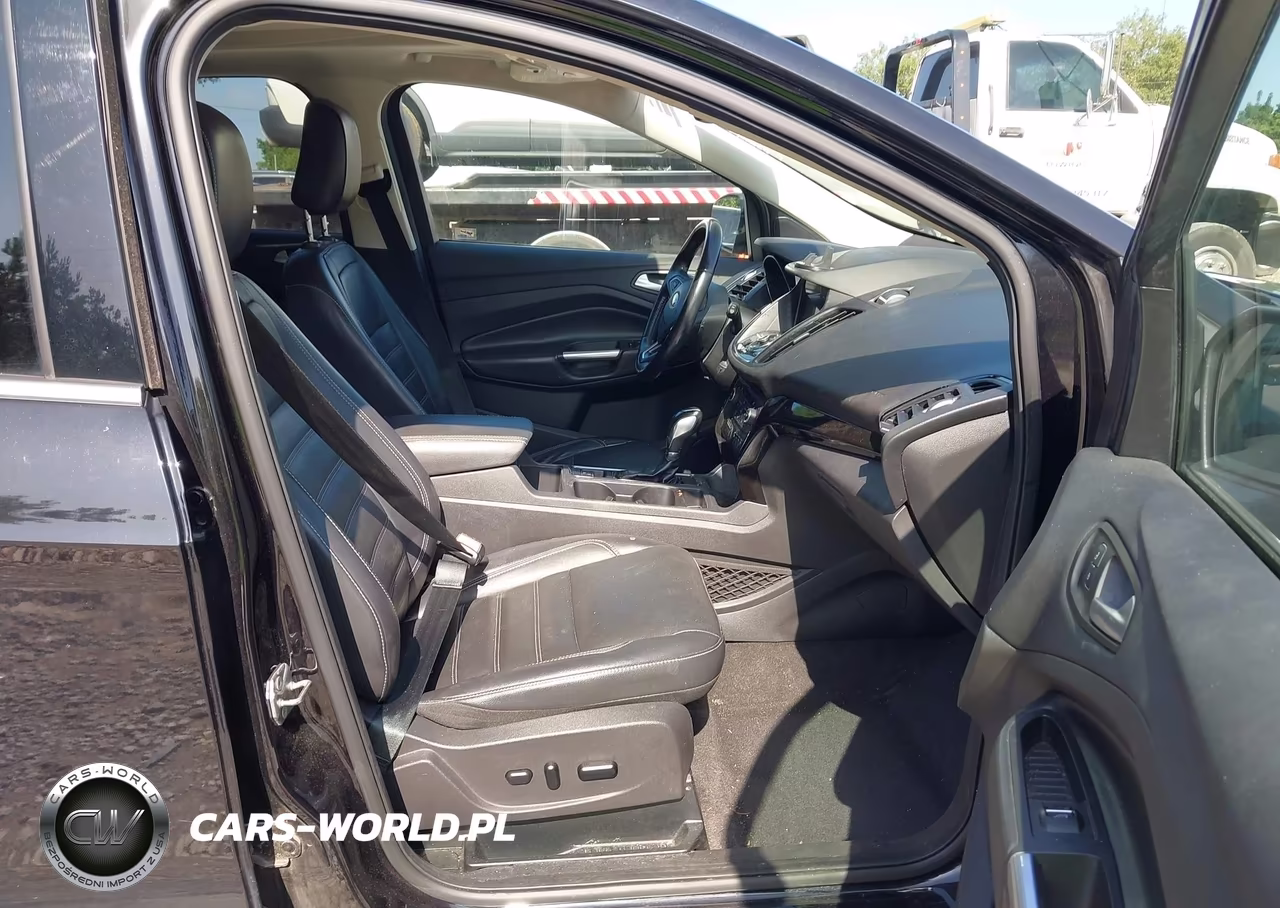 2019 Ford Escape Titanium VIN:1FMCU0J99KUA67833 - 5