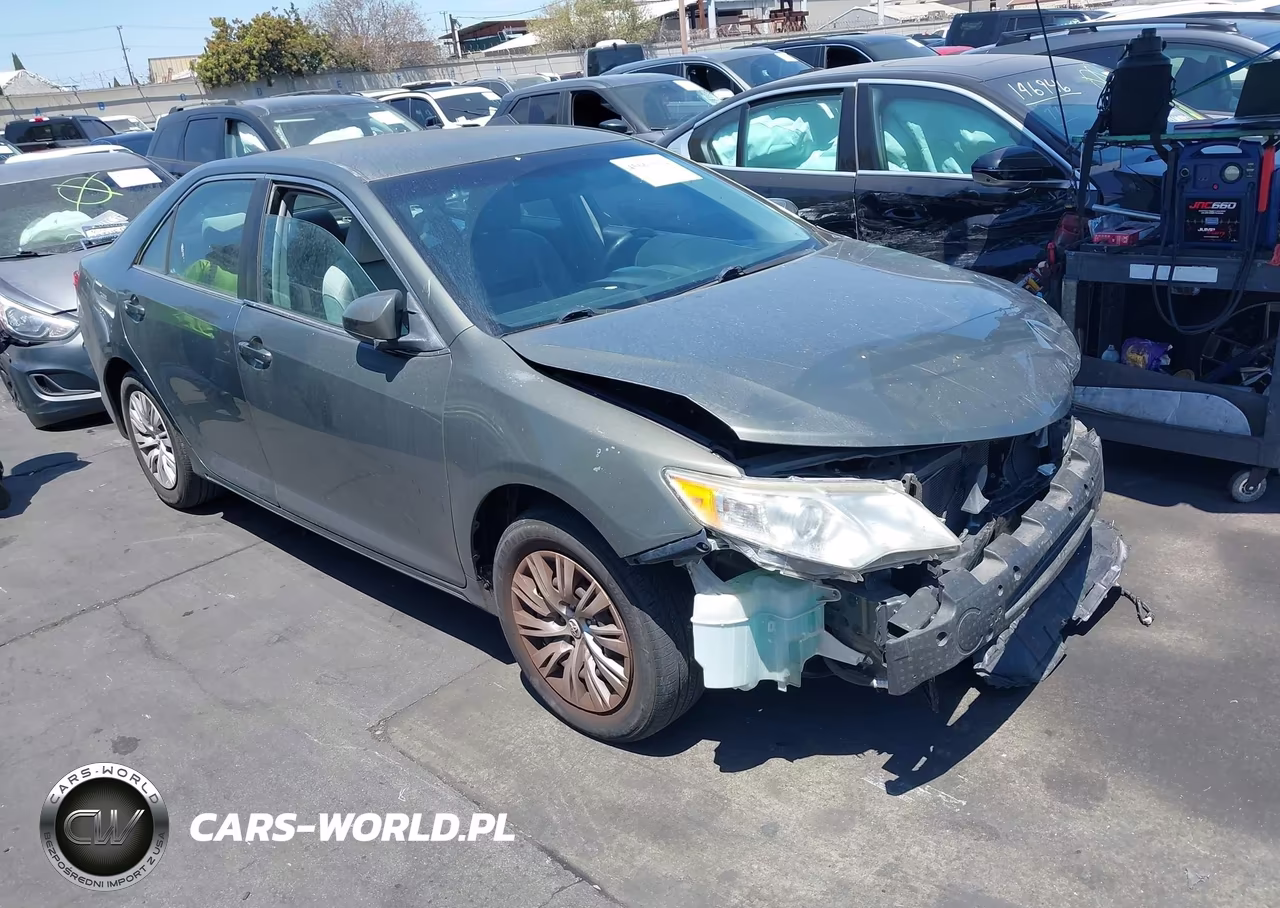 2012 Toyota Camry Le – zdjęcie 1 z 17