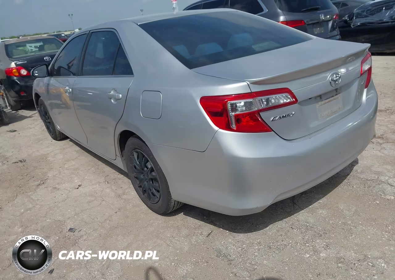 2014 Toyota Camry Le VIN:4T4BF1FK6ER444796 - 3