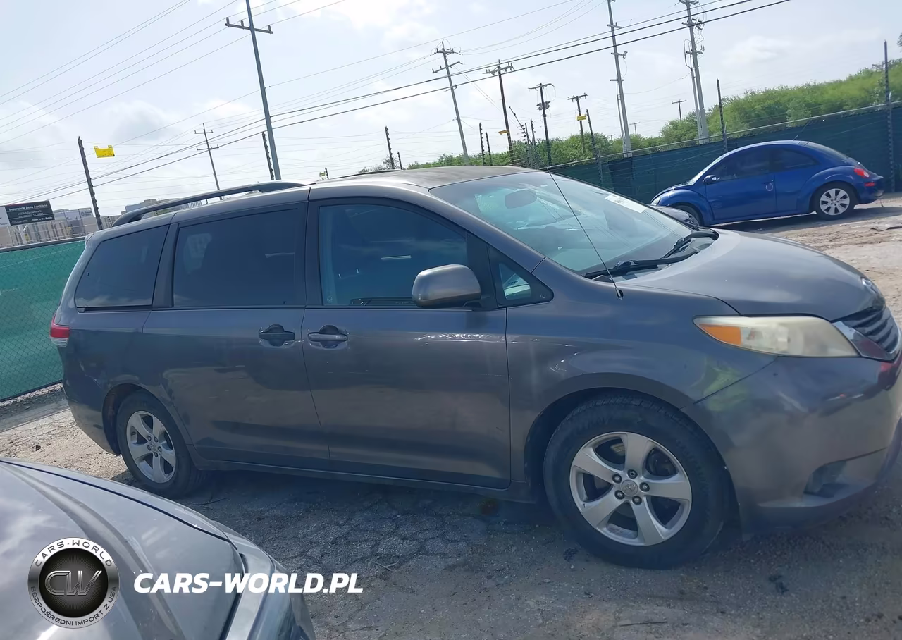 2011 Toyota Sienna Le V6 VIN:5TDKK3DC4BS085093 - 13