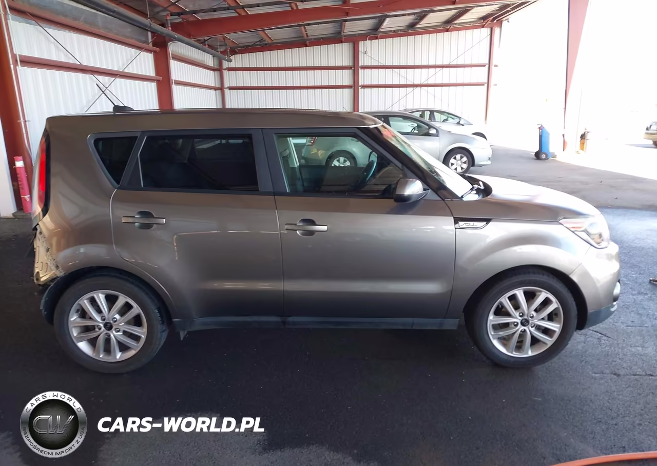 2018 Kia Soul + VIN:KNDJP3A56J7596445 - 14