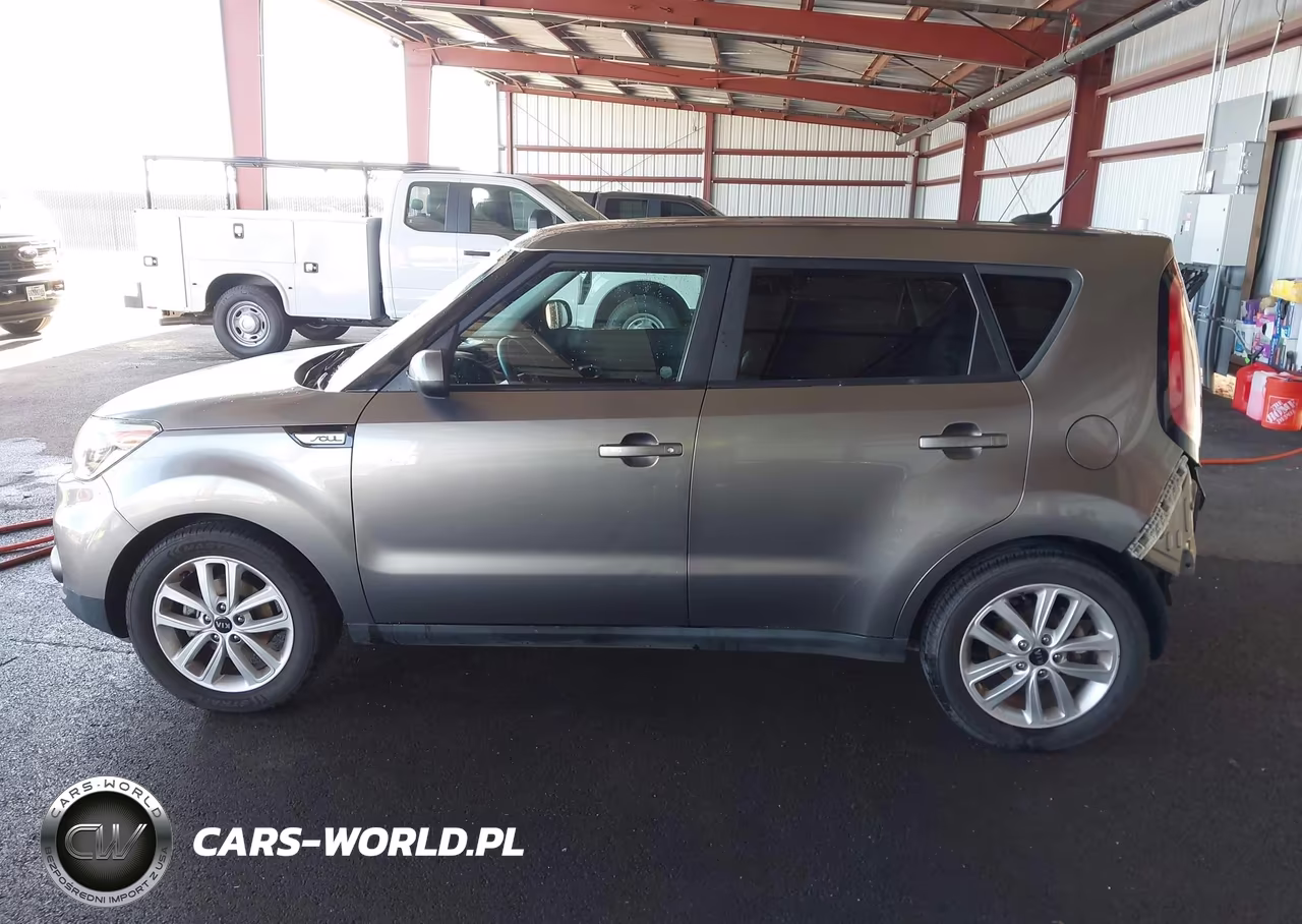 2018 Kia Soul + VIN:KNDJP3A56J7596445 - 15