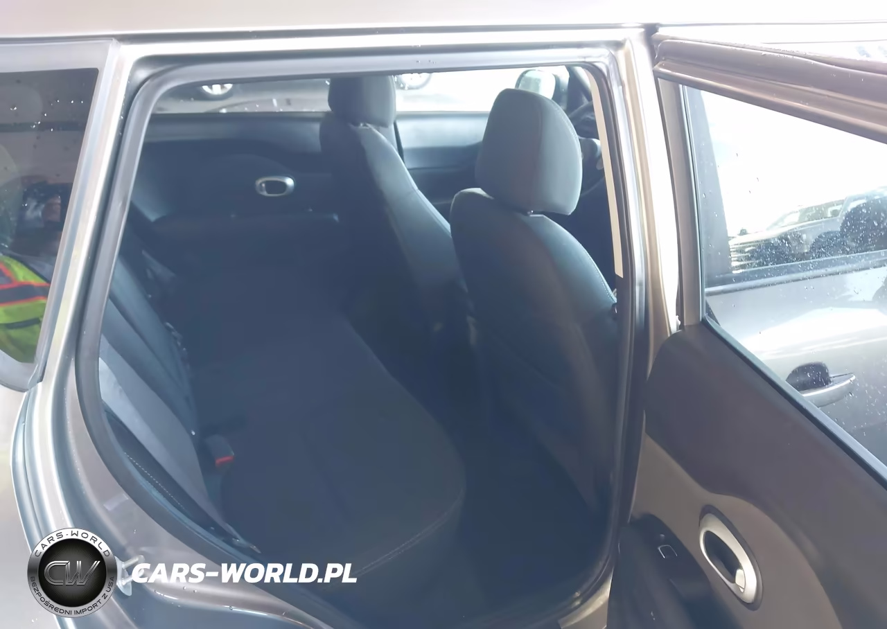 2018 Kia Soul + VIN:KNDJP3A56J7596445 - 8