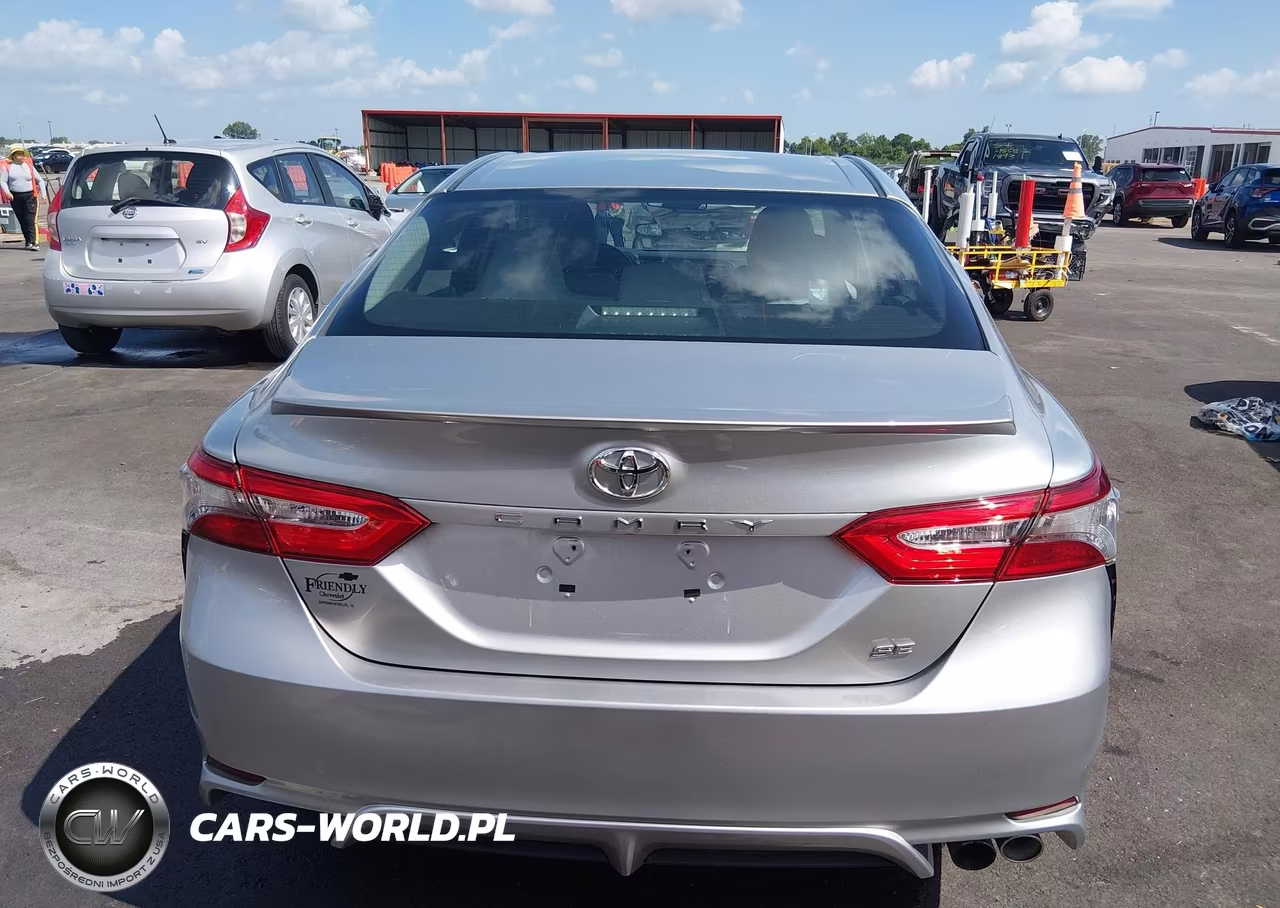 2018 Toyota Camry Se VIN:4T1B11HK6JU501207 - 17