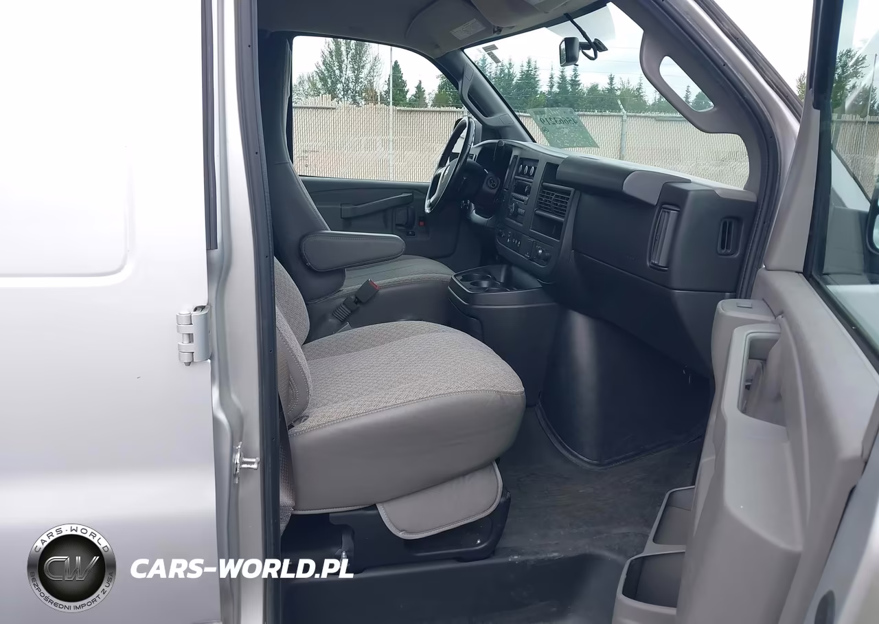 2018 Chevrolet Express 2500 Work Van VIN:1GCWGAFG1J1288848 - 5