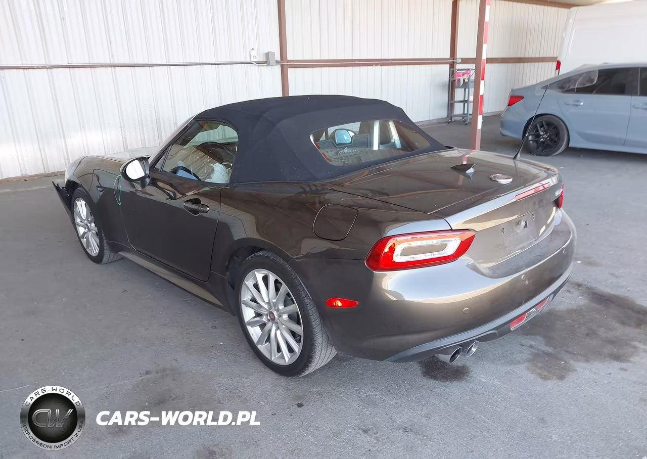 2017 Fiat 124 Spider Lusso VIN:JC1NFAEK5H0110913 - 3