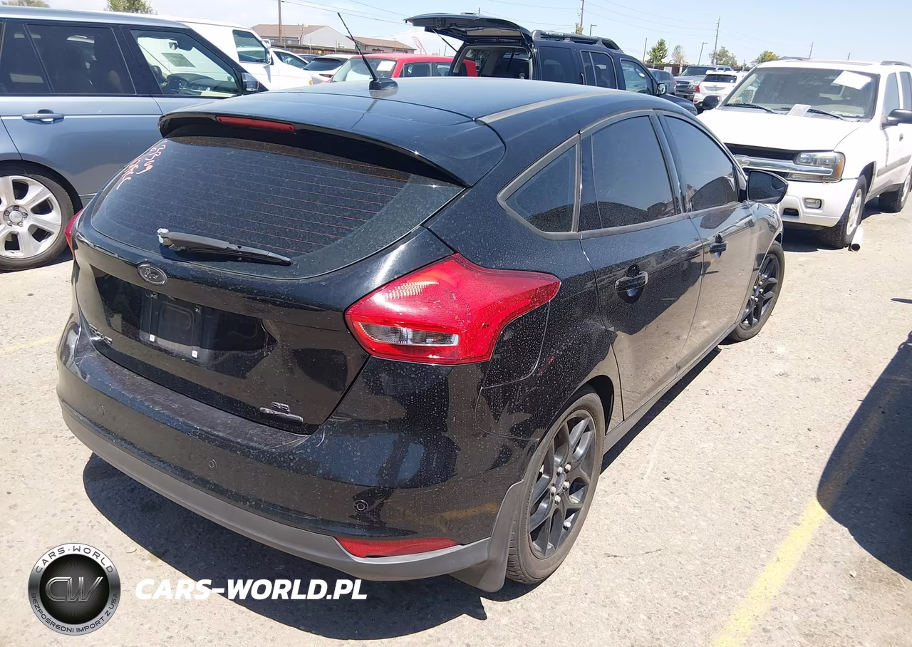 2016 Ford Focus Se VIN:1FADP3K23GL258296 - 4
