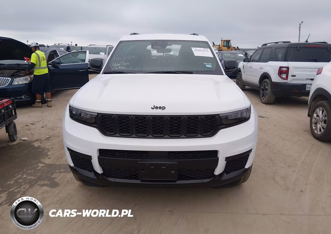 2025 Jeep Grand Cherokee L Altitude 4X2 VIN:1C4RJJAG5S8678155 - 13