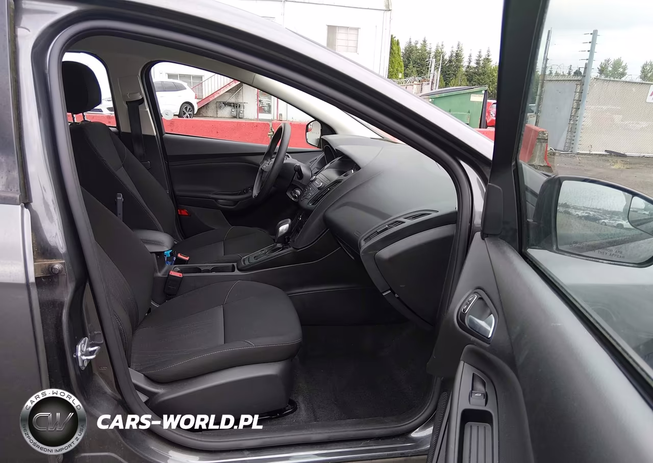 2018 Ford Focus Se VIN:1FADP3F28JL327436 - 5