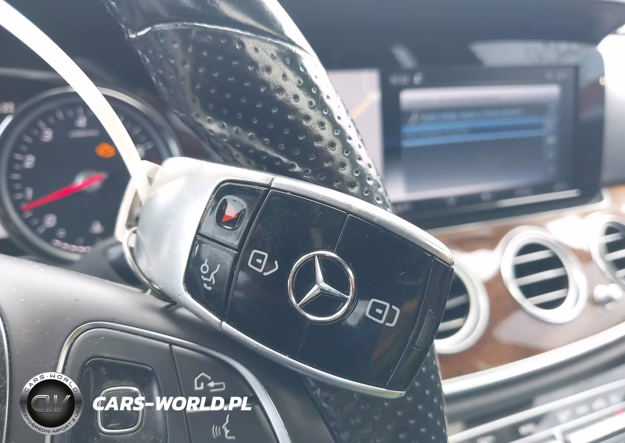 2017 Mercedes-Benz E 300 4Matic VIN:WDDZF4KB3HA053976 - 11