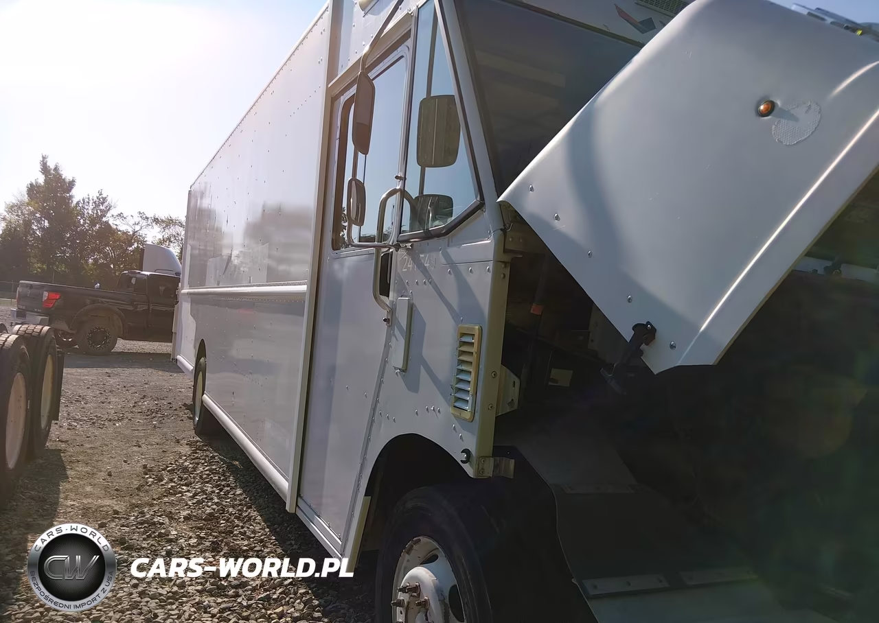 2014 Ford F-59 Commercial Stripped – zdjęcie 1 z 15