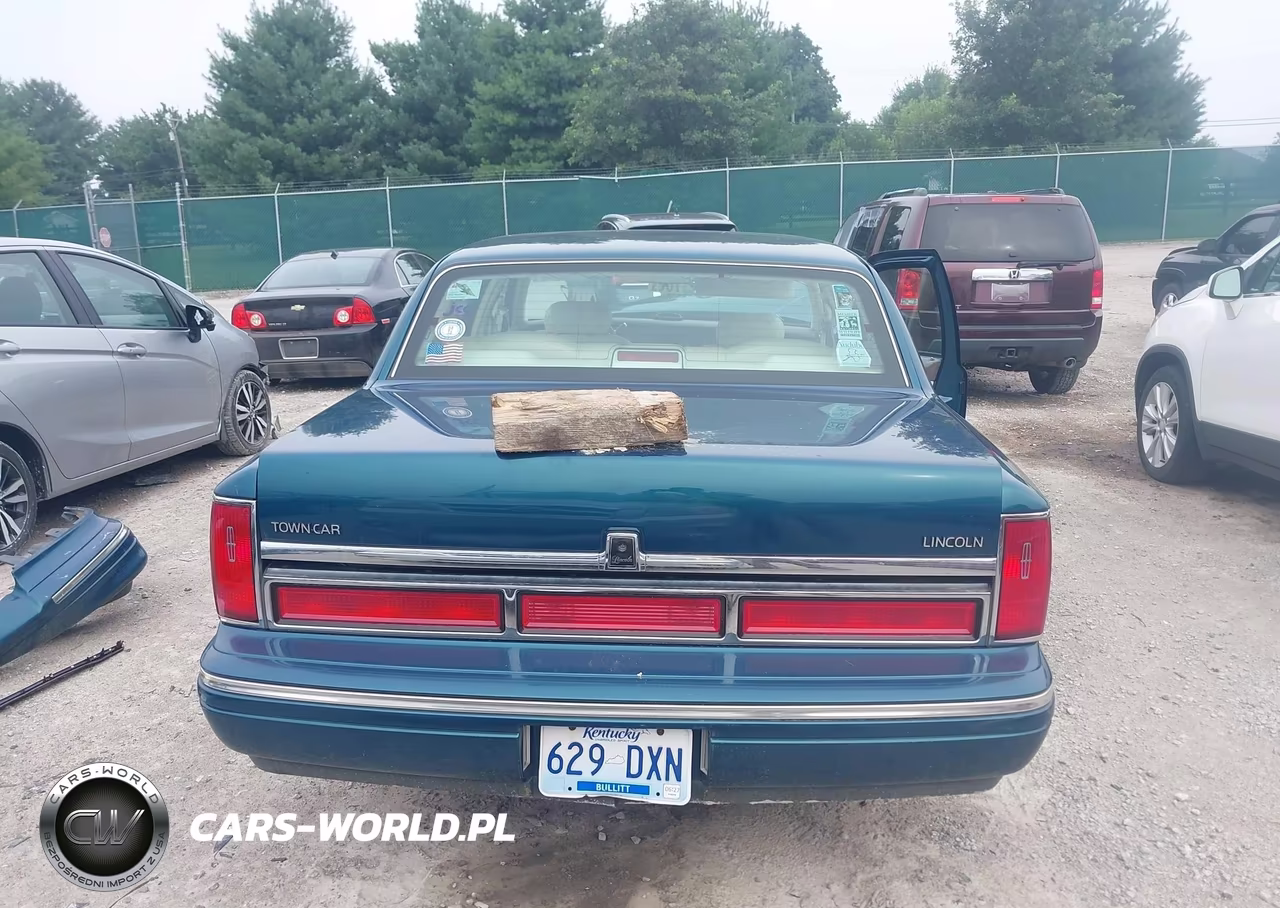 1997 Lincoln Town Car Signature VIN:1LNLM82W2VY671949 - 17