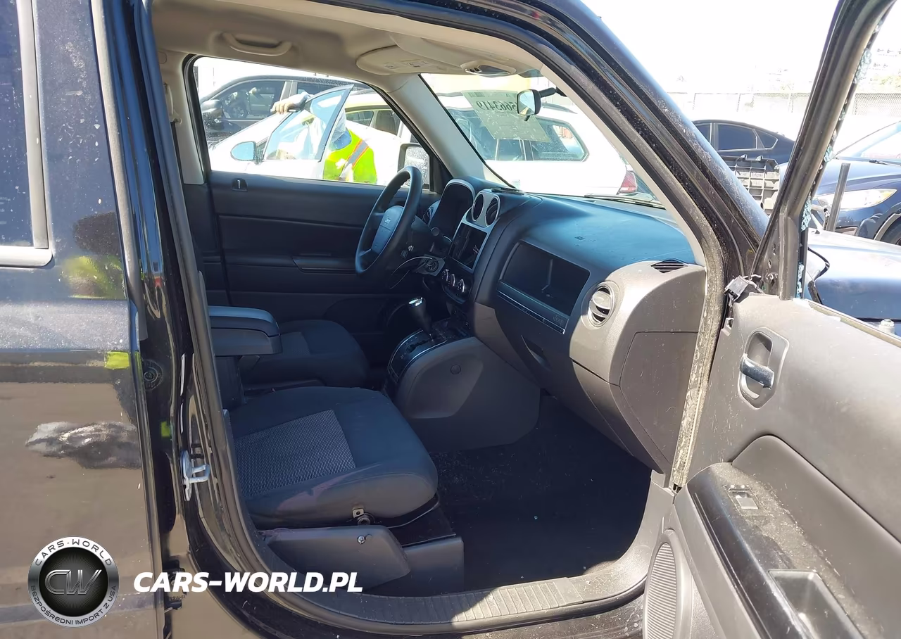 2010 Jeep Patriot Sport VIN:1J4NF2GB5AD649563 - 5