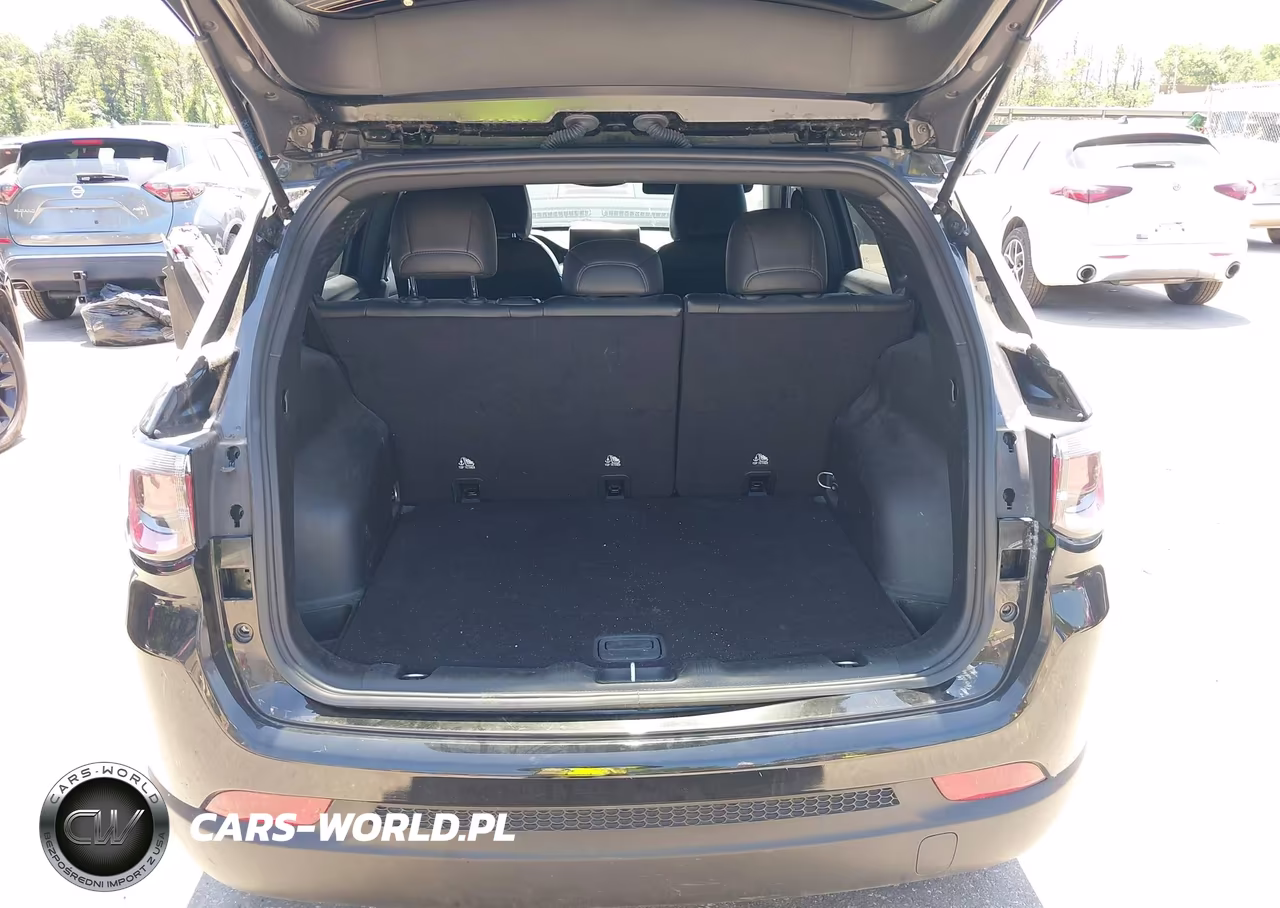 2024 Jeep Compass Latitude 4X4 VIN:3C4NJDBN6RT105077 - 18