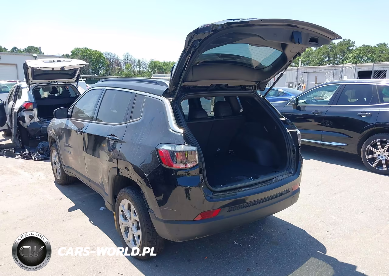 2024 Jeep Compass Latitude 4X4 VIN:3C4NJDBN6RT105077 - 3