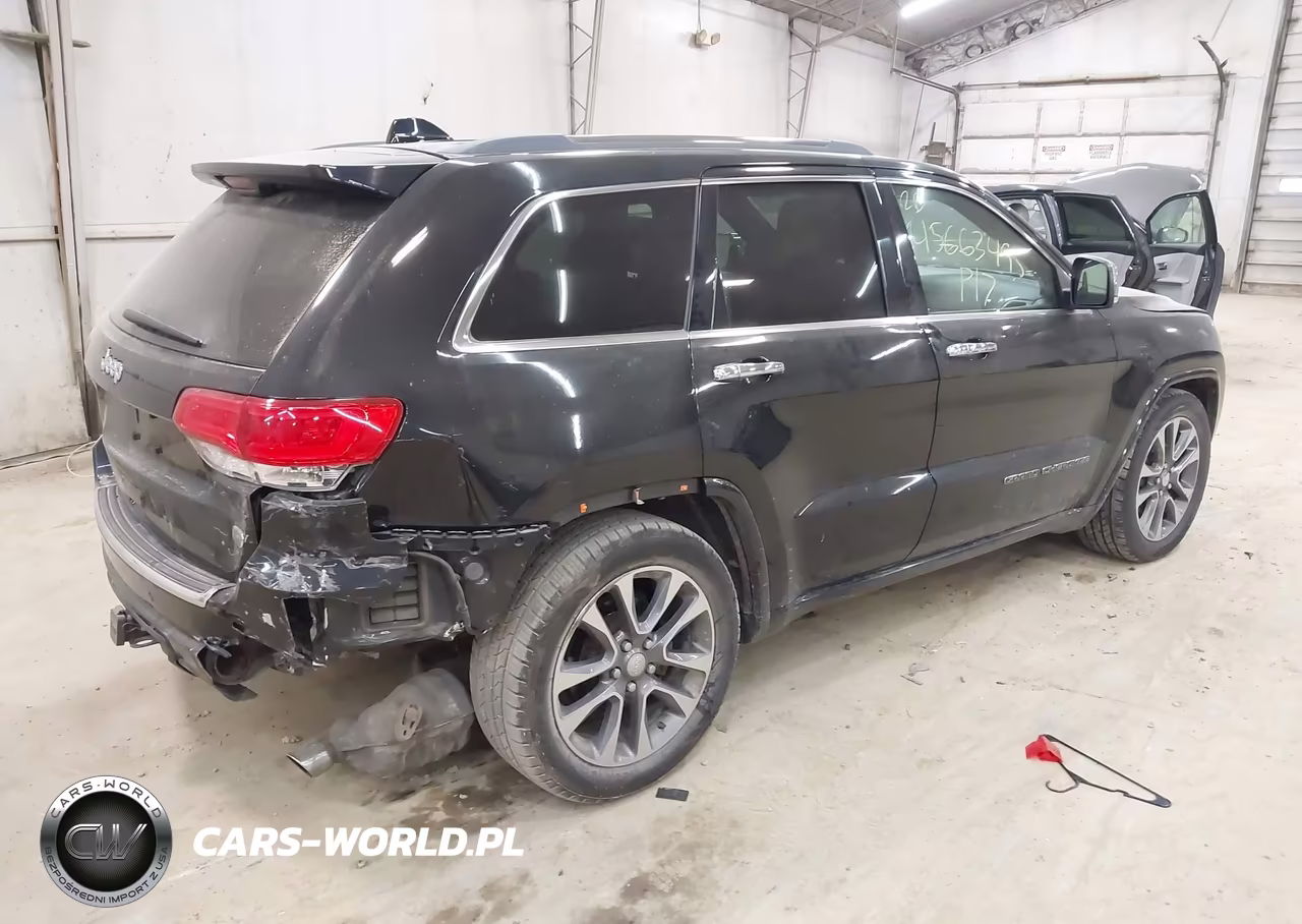 2017 Jeep Grand Cherokee Overland VIN:1C4RJFCGXHC769230 - 4