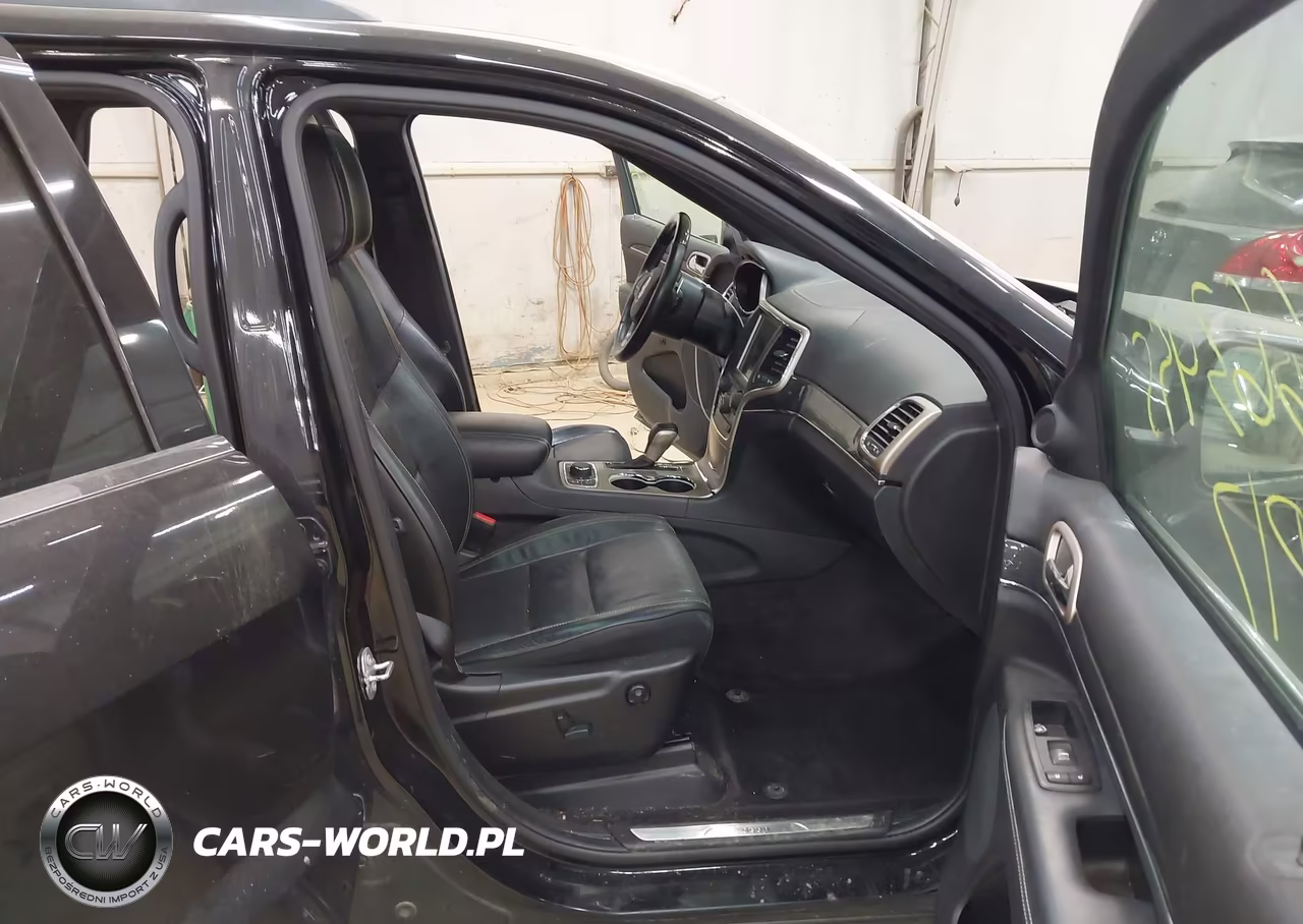 2017 Jeep Grand Cherokee Overland VIN:1C4RJFCGXHC769230 - 5