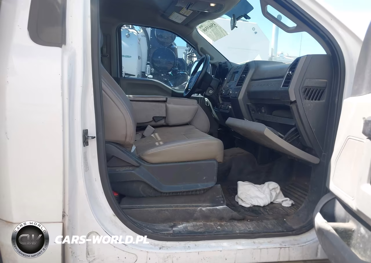 2018 Ford F-550 Chassis Xl VIN:1FDUF5GT0JEB51871 - 5