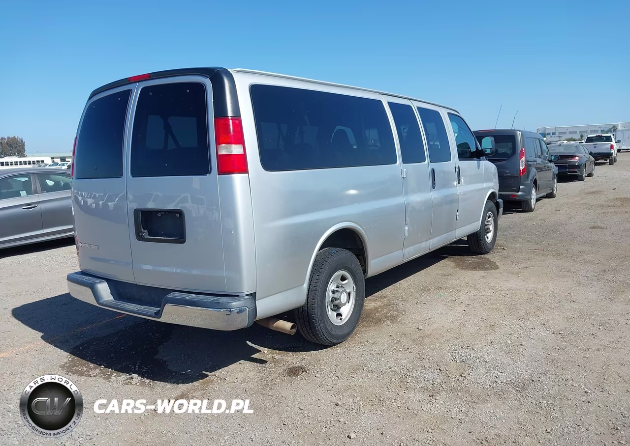 2018 Chevrolet Express 3500 Lt VIN:1GAZGPFG9J1299878 - 4