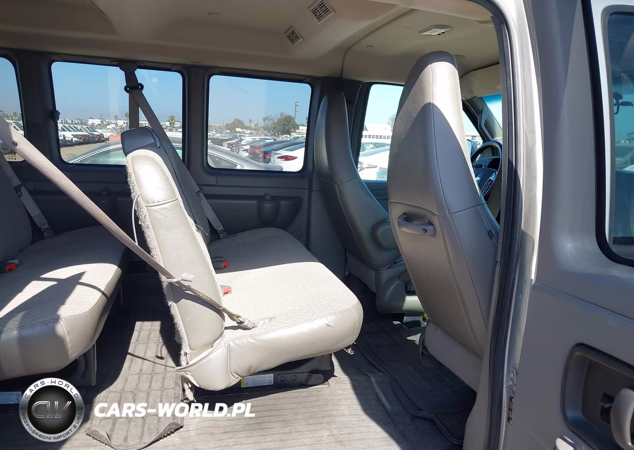 2018 Chevrolet Express 3500 Lt VIN:1GAZGPFG9J1299878 - 8