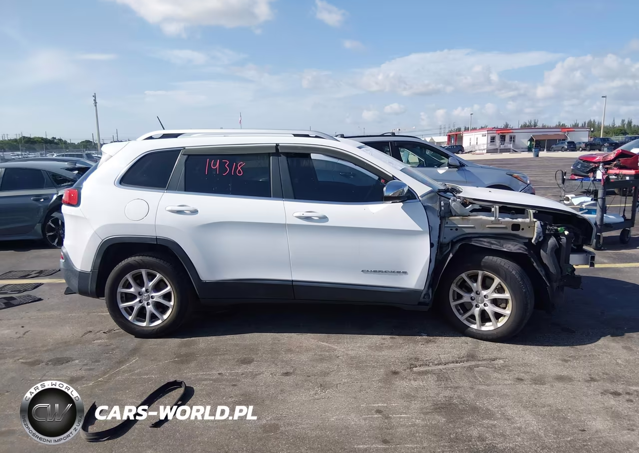 2015 Jeep Cherokee Latitude VIN:1C4PJLCSXFW518584 - 13