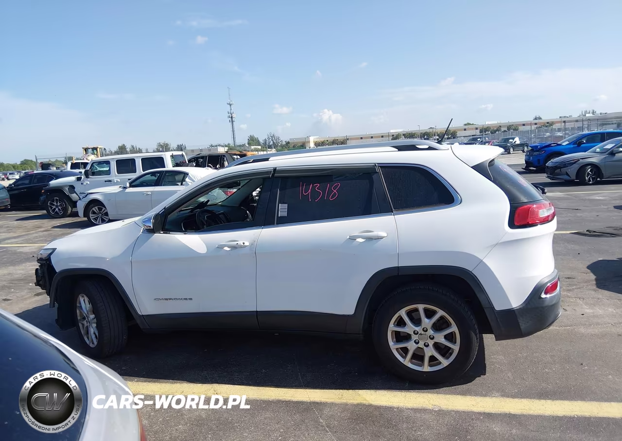 2015 Jeep Cherokee Latitude VIN:1C4PJLCSXFW518584 - 14
