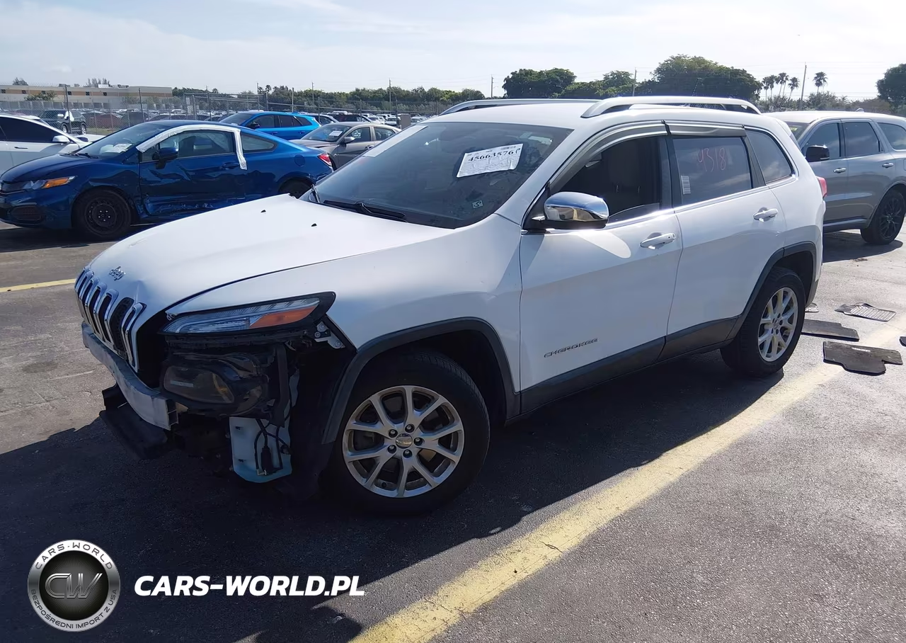 2015 Jeep Cherokee Latitude VIN:1C4PJLCSXFW518584 - 2