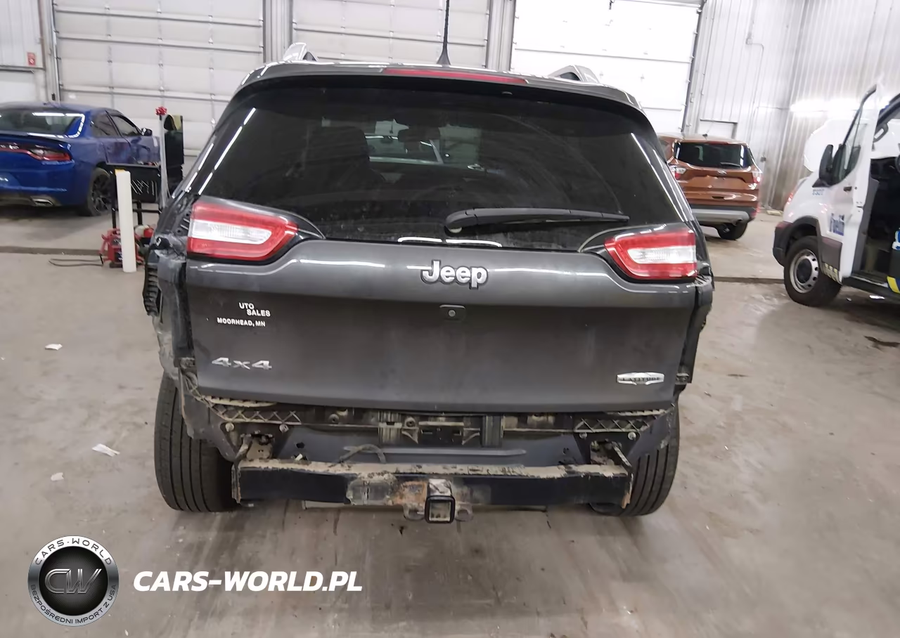 2016 Jeep Cherokee Latitude VIN:1C4PJMCSXGW246383 - 18