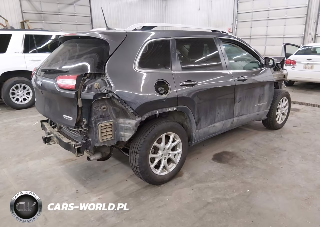 2016 Jeep Cherokee Latitude VIN:1C4PJMCSXGW246383 - 4