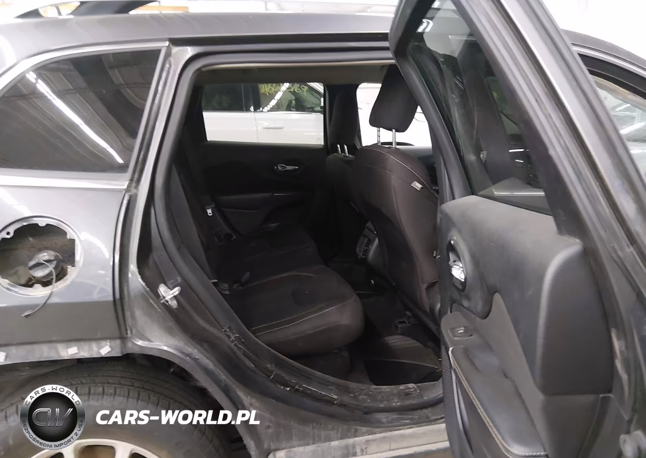 2016 Jeep Cherokee Latitude VIN:1C4PJMCSXGW246383 - 8