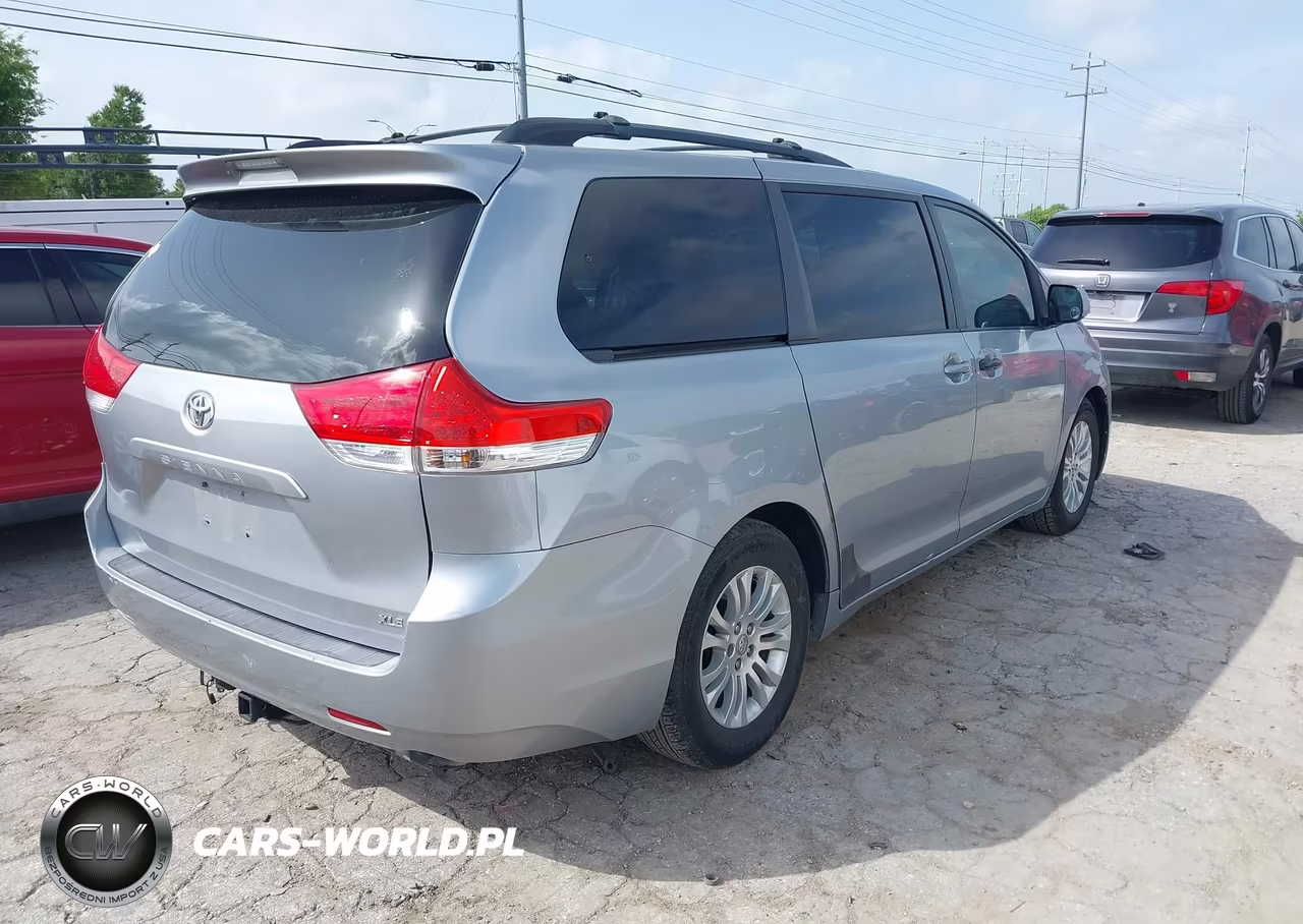 2011 Toyota Sienna Xle V6 VIN:5TDYK3DC0BS102112 - 4