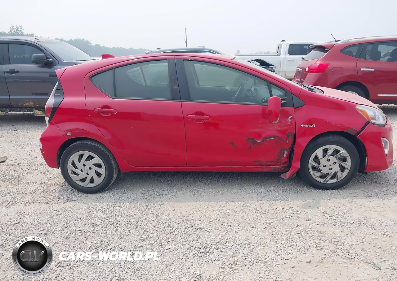 2015 Toyota Prius C Two VIN:JTDKDTB33F1112591 - 13