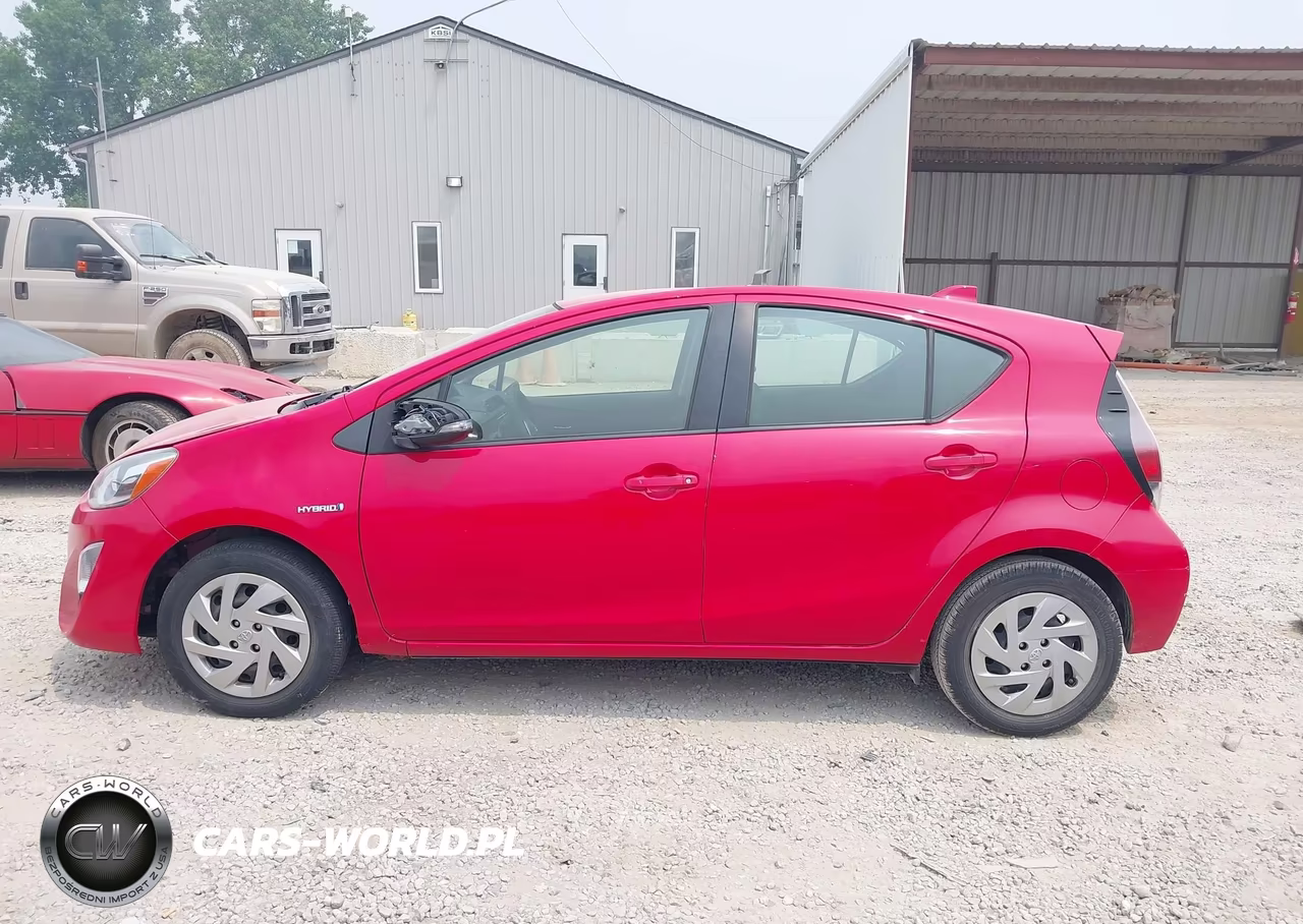 2015 Toyota Prius C Two VIN:JTDKDTB33F1112591 - 14