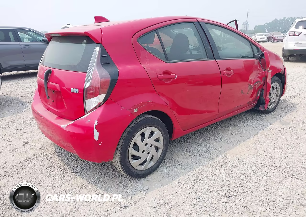 2015 Toyota Prius C Two VIN:JTDKDTB33F1112591 - 4