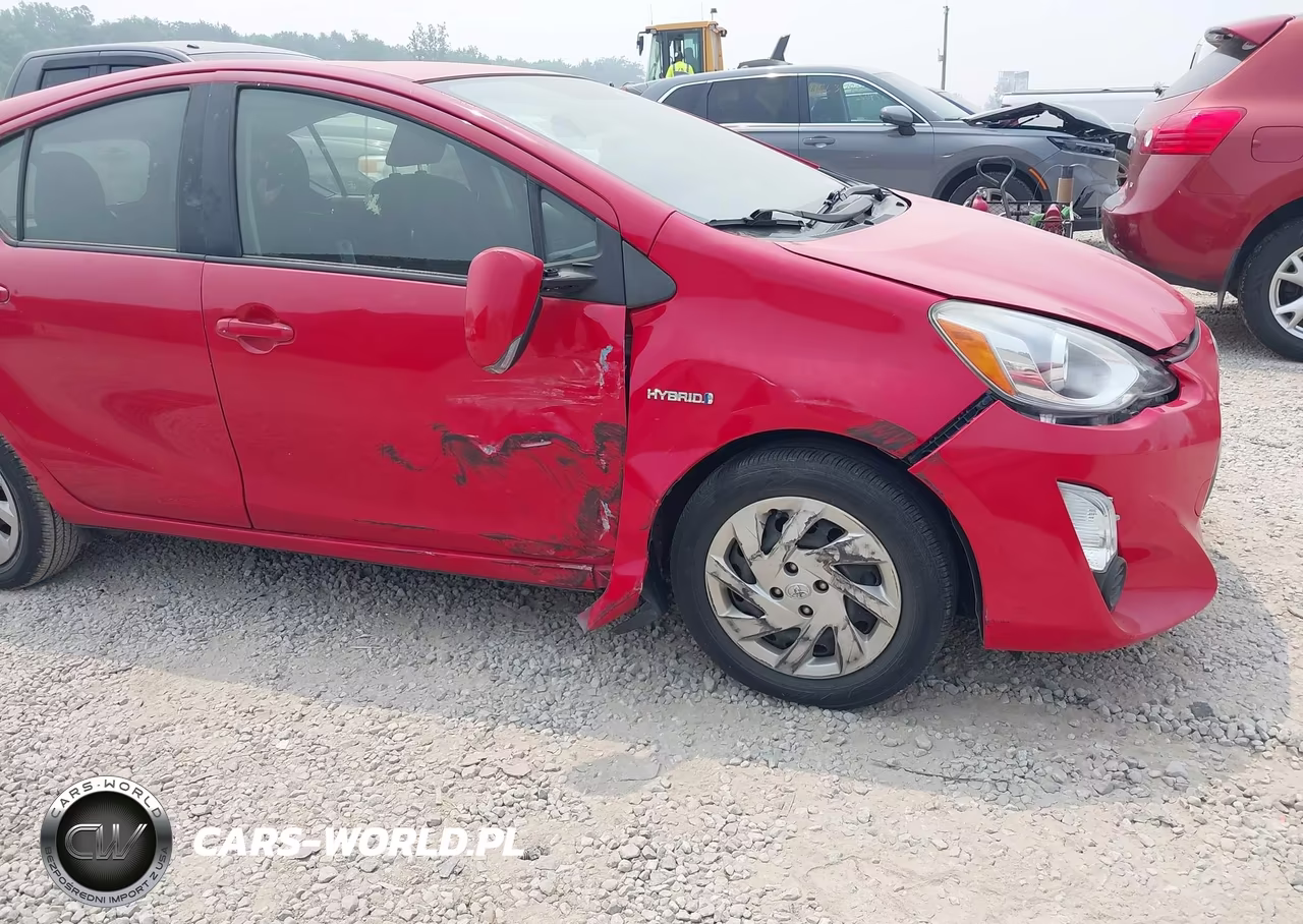 2015 Toyota Prius C Two VIN:JTDKDTB33F1112591 - 6