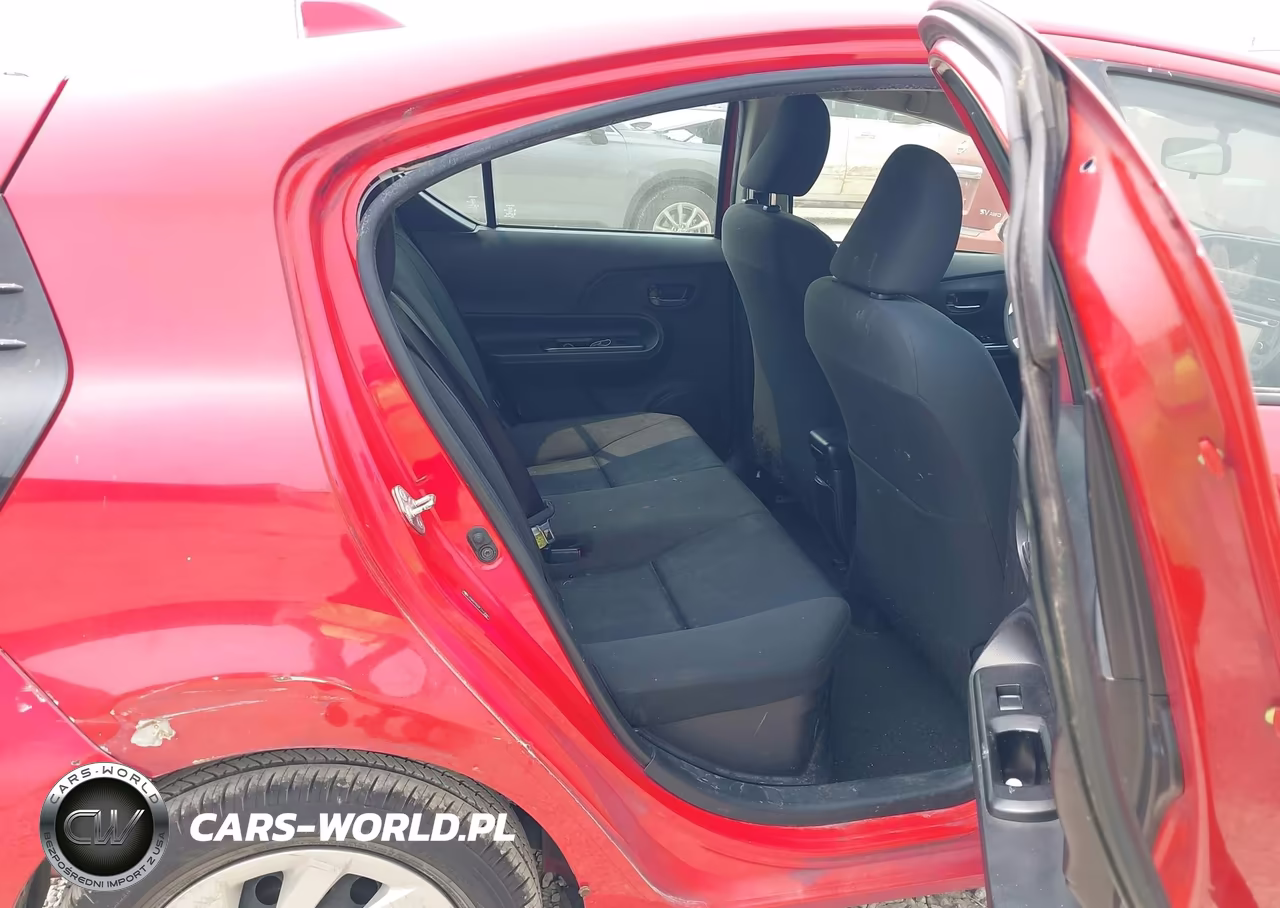 2015 Toyota Prius C Two VIN:JTDKDTB33F1112591 - 8